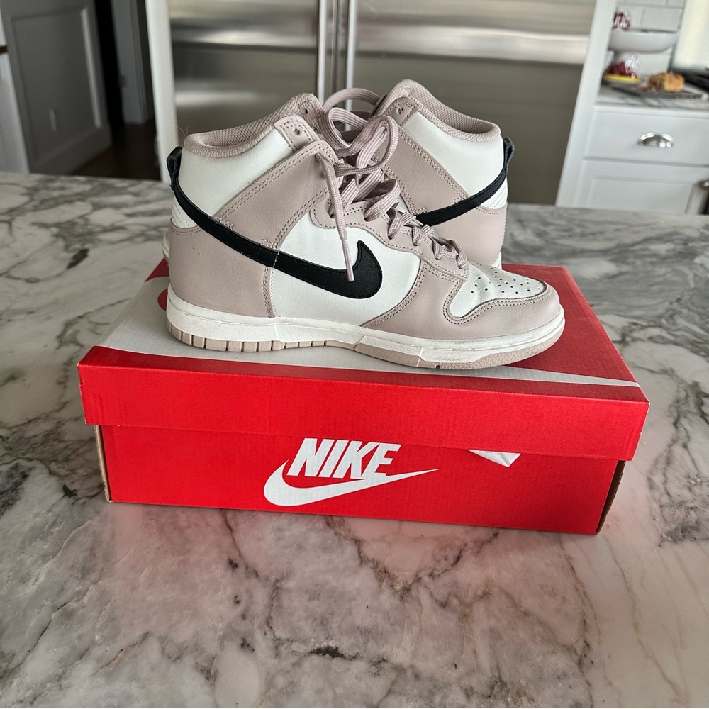 Nike dunks - taupe - 6.5